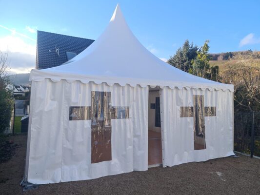 Das neue Zelt von :Kerit lädt zum Aufwärmen und Austausch ein.